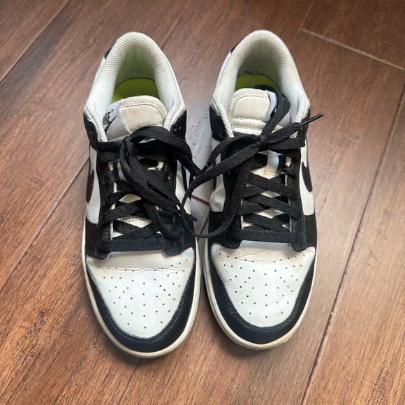 Nike women’s dunk low shoes panda - Picture 2 of 6